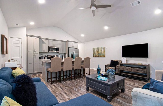 The Pretty Peacock - This Cozy Lakewood Home