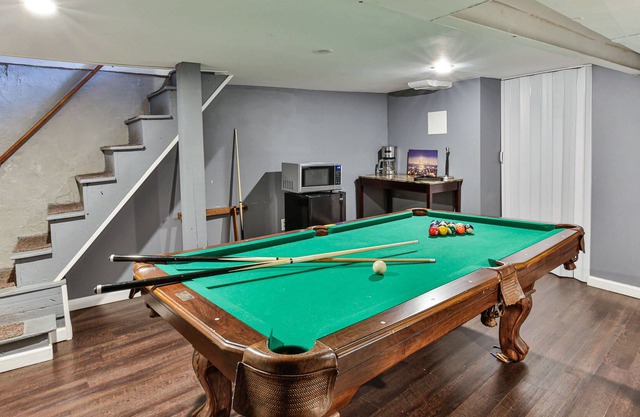 The Queen Village Retreat w Private Pool Table