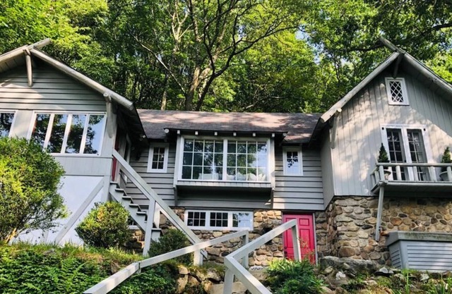 The Red Door Cabin at Lake Mohawk