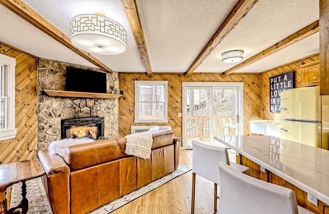The Retro | Forest cabin in Blairsville with fireplace, deck & great location