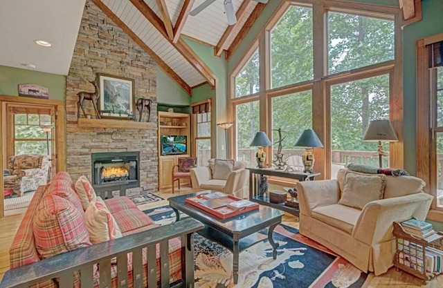 The Richlands- Mountain House, Gated Resort, Indoor/Outdoor Pools and Hot Tub, Fitness Area, Fish.
