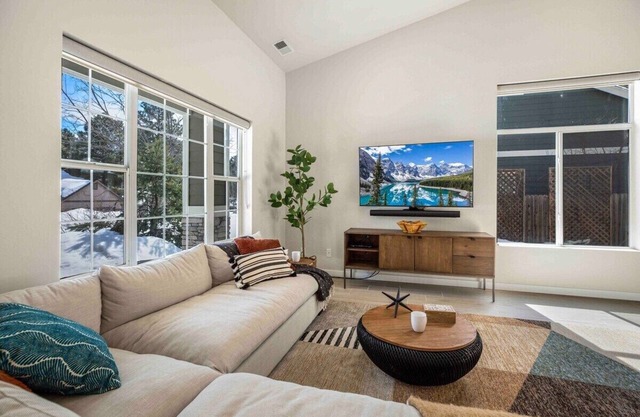 The Rock Trail House Modern+Renovated+EV charger near Grand Canyon
