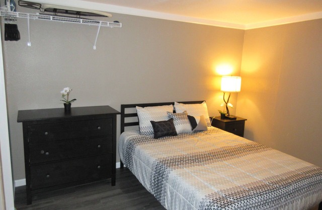 The Roost - Guest House with Queen Bed