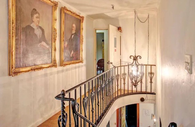 The Rose Room at The Oaks Hotel