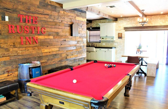 The Rustic Inn- Family friendly, Near Fiesta Texas