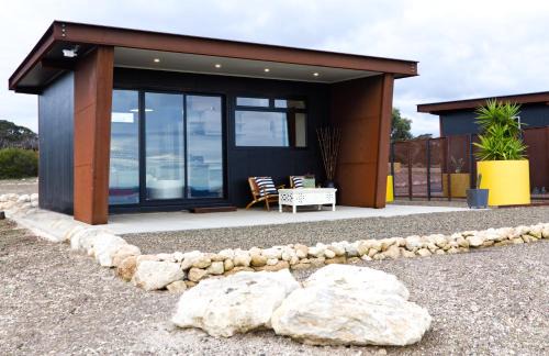 The Rusty Kangaroo - Spectacular Ocean View Boutique Studio