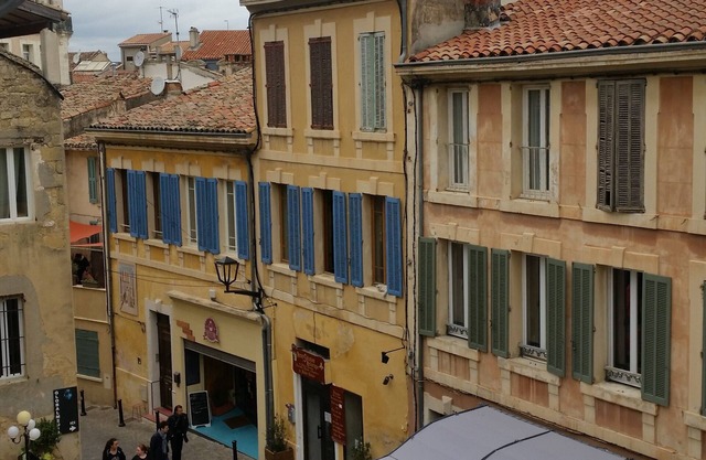 THE SALONIAN CORNER. Enjoy living in PROVENCE