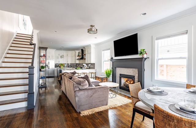The Sanctuary: Downtown Luxury ⁃ HotTub ⁃ Gameroom