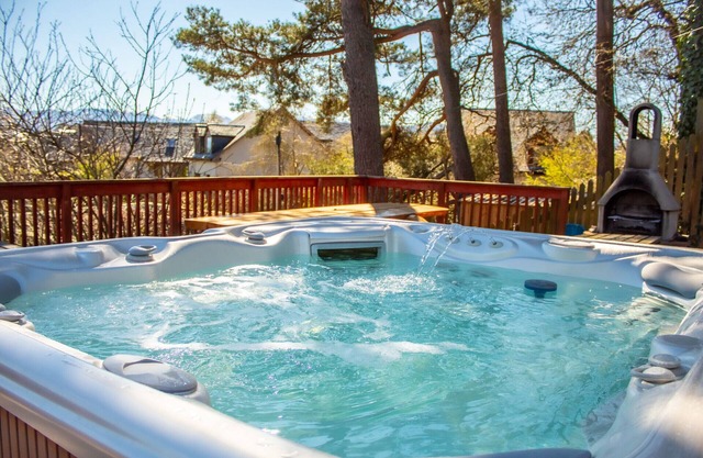 The Shieling - large Aviemore hot tub lodge