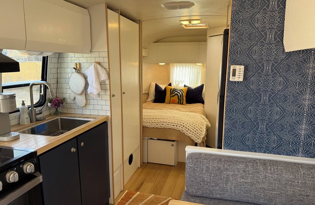 The Silver Oasis - Airstream Camper Trailer in Hurricane, Utah near Zion Park +n