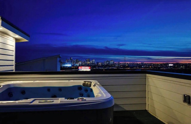 The Skyline Escape | City Views | Luxury Group Getaway