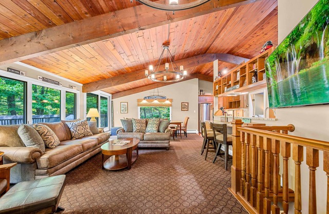 The Slippery Slope Chalet at Pico: Ski-In/Ski-Out Escape at Pico Mountain & Close to Killington.