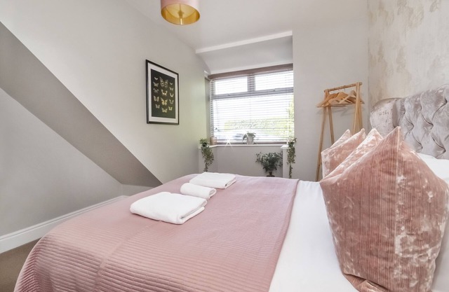 The Stables Luxury House! - sleeps 18 guests in 7 bedrooms