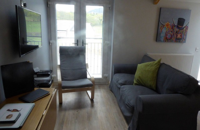 The Stables Upper Cottage 9 (Auchendennan) - sleeps 2 guests in 0 bedrooms