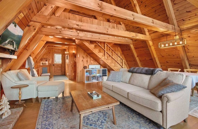 'The stAy Frame' Cozy Cabin close to downtown WJ