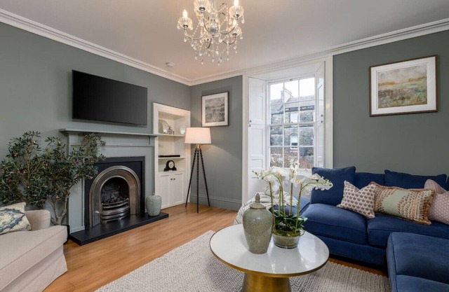 The Stirling Garden Townhouse - Private Courtyard