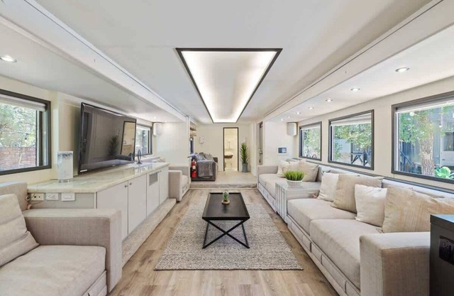 The Studio Unit near COTA: Hot Tub, BBQ & Events!