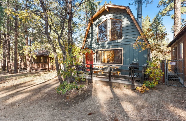 The Sugar Loft - Fireplace, Fenced Yard, Deck, Barbecue