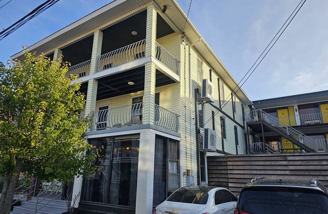 The Sunflower, Family Fun in the Sun n2 minute walk to the boardwalk and beach.