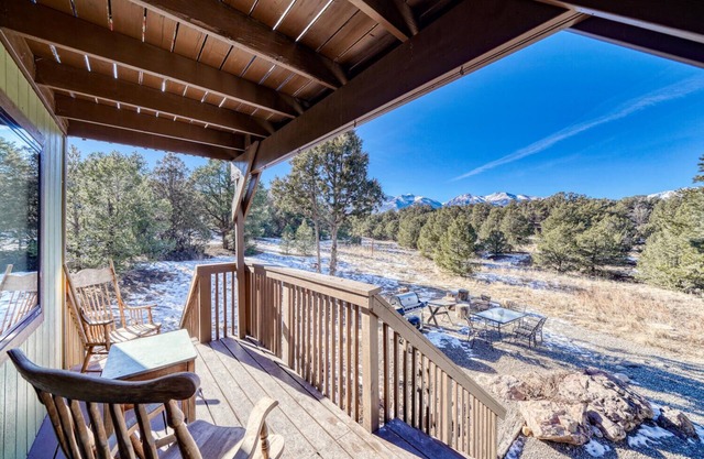 The Sunset House Mountain View Cabin