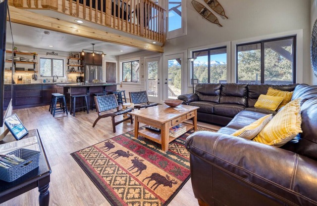 The Sunset House- Your perfect Rocky Mountain Getaway!