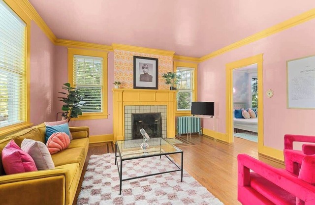 The Taylor Swift Apt Music Row Walkable!