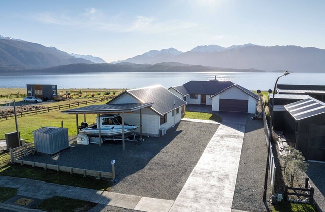 The Tranquil Edge - Te Anau Holiday Home
