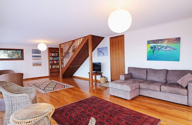 The Tree House Eden - 3 Bedroom house with Stunning bushland setting - 2+ nights