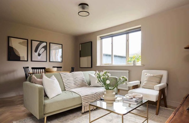 The Twickenham Wonder - 1 Bdr Flat with Parking