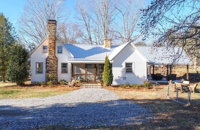 The Urban Farmhouse Minutes to Wineries