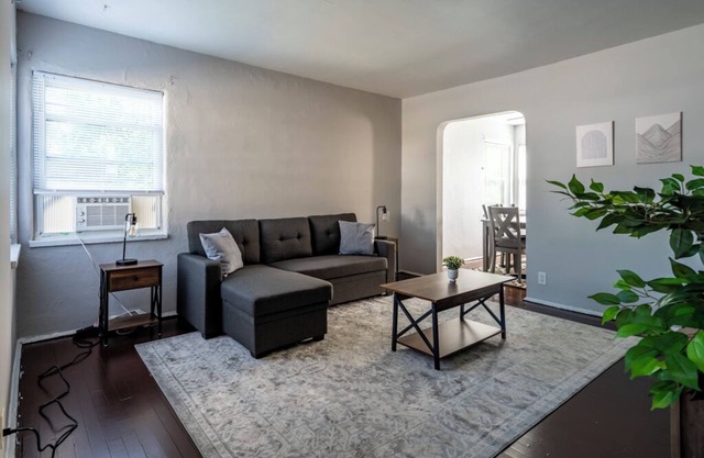The Urban Nest – 2BR Apt w/Work Desk & Laundry