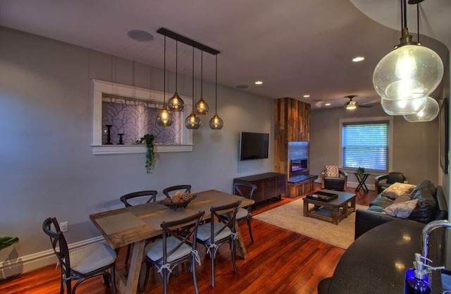 The Urban Refuge | 3BR | Fireplace+Backyard+W/D