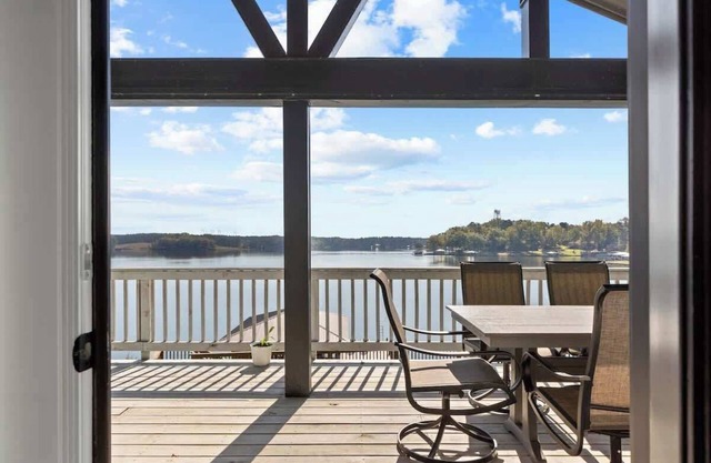 The View, 5b/3bth, 2 Game rooms, Hot tub, + MORE
