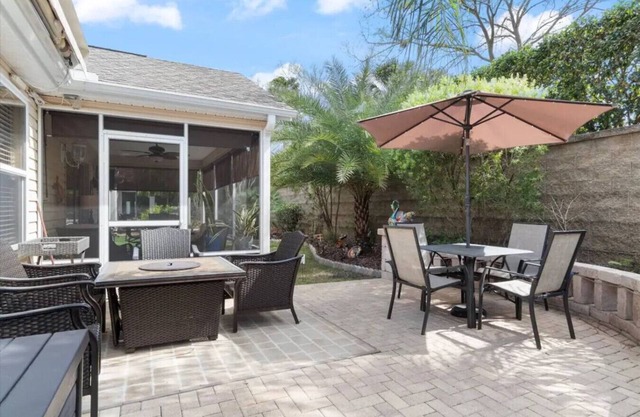 The Villages: Sumter Landing w/lanai & patio!