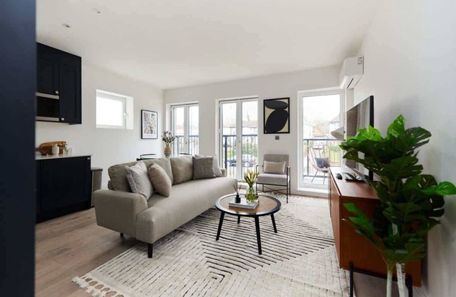 The Wembley Park Wonder - 2 BDR Flat with Balcony