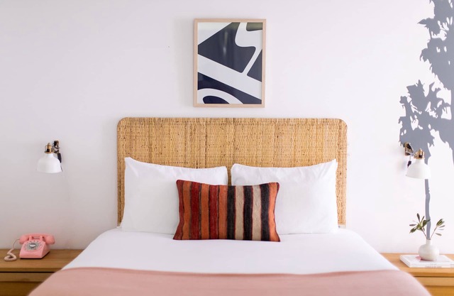 The Wesley Studio 5 by AvantStay | Mid-Century Modern Queen Studio