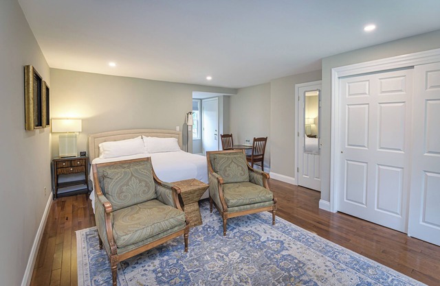 The West Lane Inn - Queen Studio Suite with Kitchenette
