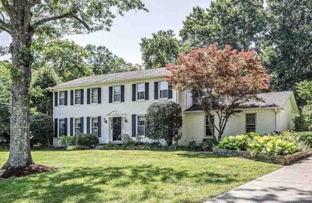 The White Colonial. Minutes to Downtown Franklin.