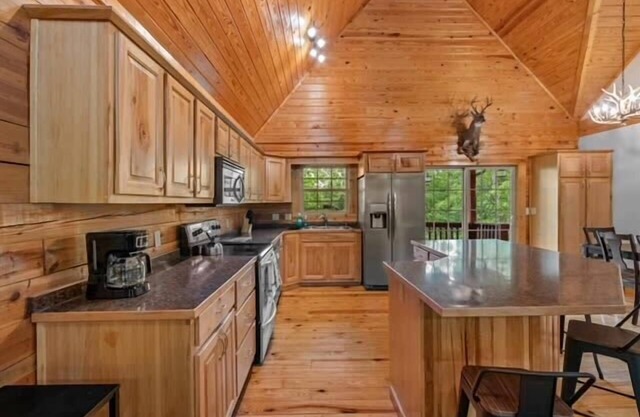 The Whitetail Lodge S