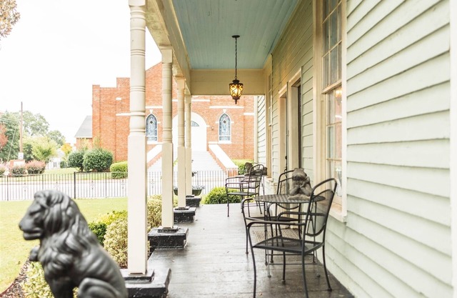 The Wilhite House- Downtown | 3 Bed, 4 Bath