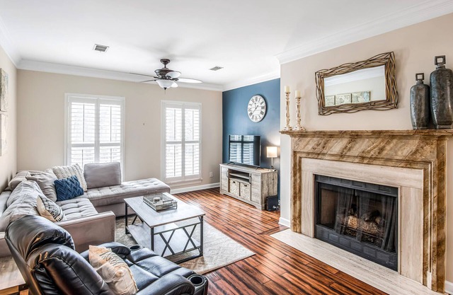 The Winston on Woodlawn - Great Location