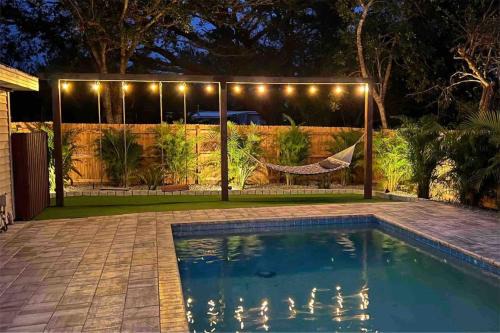 The Wisteria Oasis With heated pool and hot tub