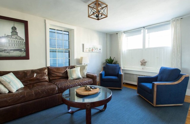 The Yachtsman Suite – Classic Coastal Style in the Heart of Old Town Marblehead
