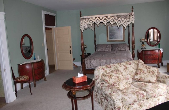 The York at Victorian Charm Inn