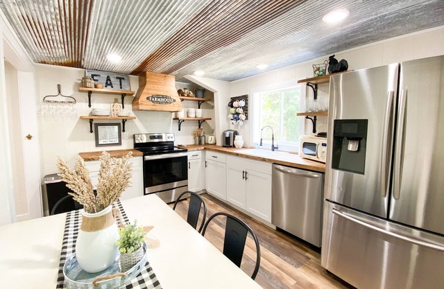 TheBarnhouse: Secluded Ride2Trails PetFriendly GameRoom MountainRetreat FirePit