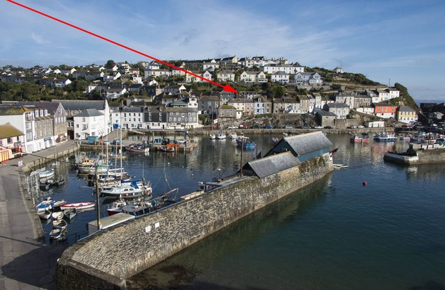 Thimble cottage , sea, harbour and village views ,courtyard ,Wi-fi, logburner