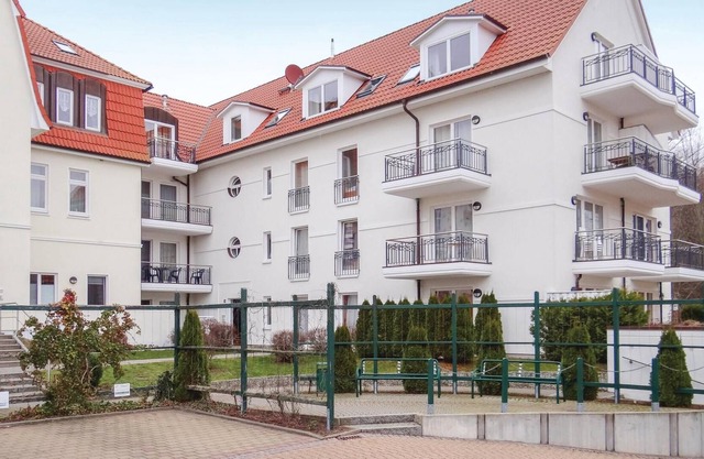This apartment, renovated at the end of 2012, is located on the 2nd floor of a modern apartment comp