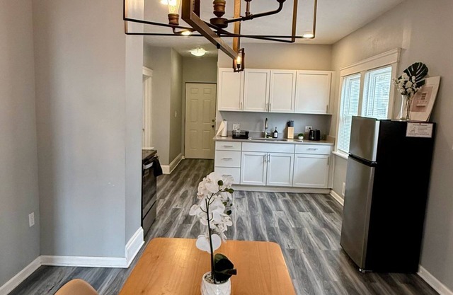 This apartment is a 1 bedroom(s), 1 bathrooms, located in Cleveland, OH.