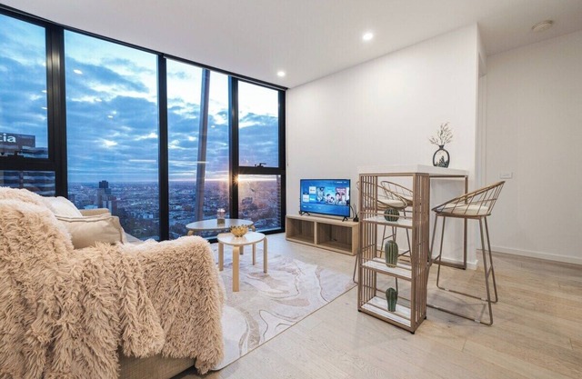 This apartment is a 2 bedroom(s), 1 bathrooms, located in Melbourne, VIC.