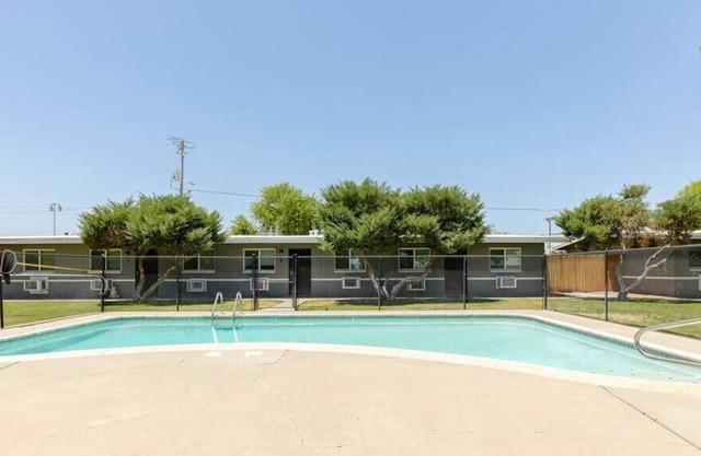 This apartment is a 2 bedroom(s), 1 bathrooms, located in Scottsdale, AZ.